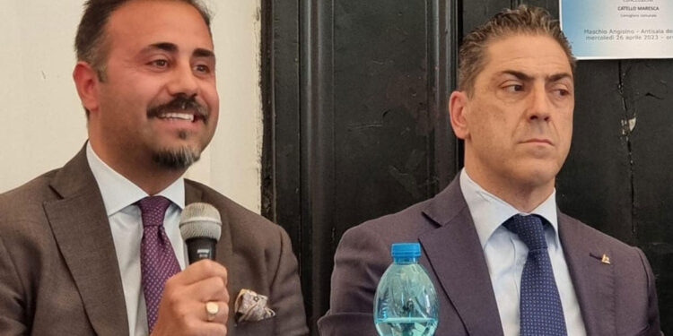 Nonno-Longobardi: Napoli città fantasma, da giorni al buio