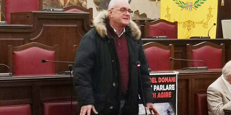 Napoli, FdI: «Condanna per vili attacchi a forze dell’ordine»