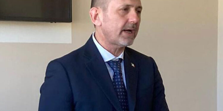 A Sant’Antimo taglio del nastro del nuovo circolo di FdI con il sottosegretario Delmastro