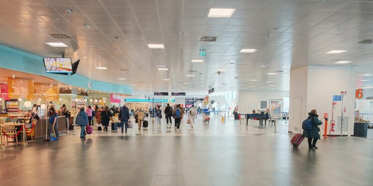 Oggi sciopero di 24 ore del trasporto aereo, cancellati il 55% dei voli Ita