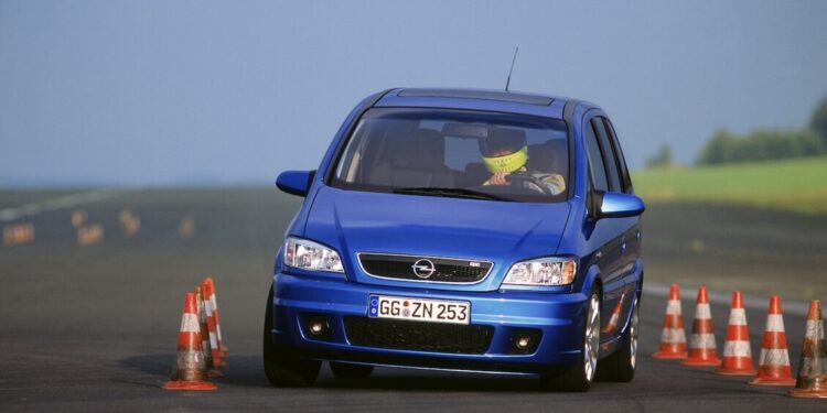 Cgia, ‘Italia è Paese Ue con più auto, ma calano gli autoriparatori’