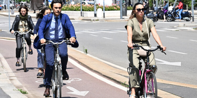 Meno spostamenti per scuola e lavoro, uno su 3 è green