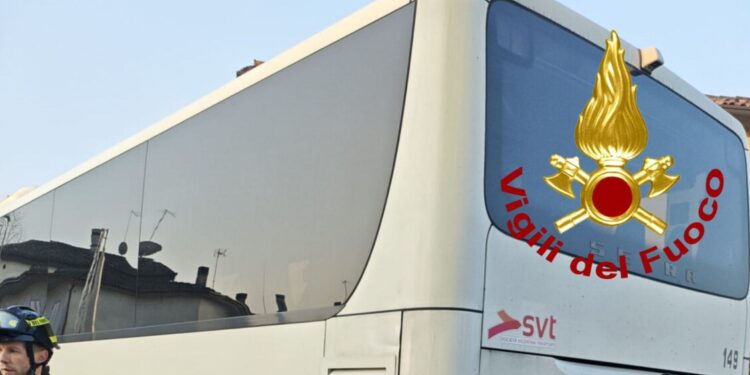 Bus si incastra in un passaggio a livello nel Vicentino, nessun ferito