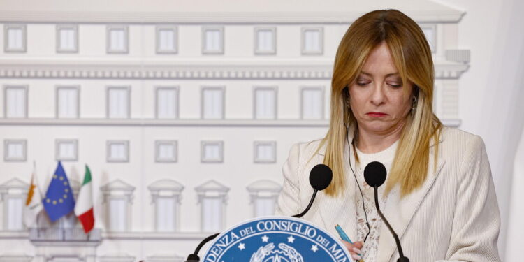 Meloni, l’IA va governata o si rischiano sempre più lavoratori inutili