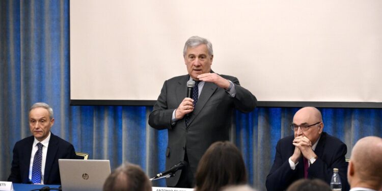 Dazi, Tajani convoca una riunione della task force con le imprese. Urso: ‘Servono cautela e responsabilità’