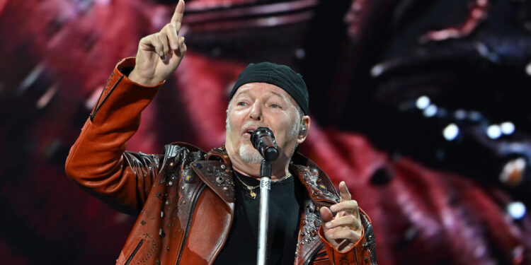 Vasco Rossi, “C’è chi dice no esce nel 1987, dopo 39 anni rimane sempre attuale”