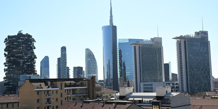 Reddito famiglie cresce più al Sud ma resta sempre la metà del Nord