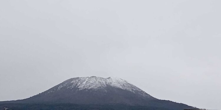 Temperature in forte calo, Vesuvio imbiancato fino a quote basse
