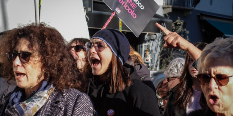 54enne aggredisce la madre, messo ai domiciliari, la donna è grave
