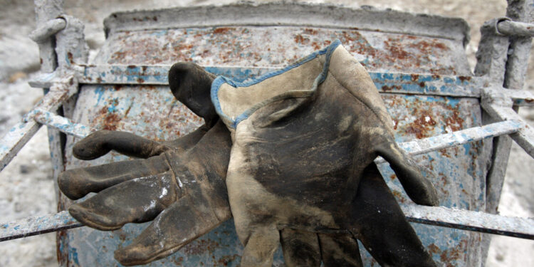 Incidente sul lavoro a Modena, operaio cade da un ponteggio e muore