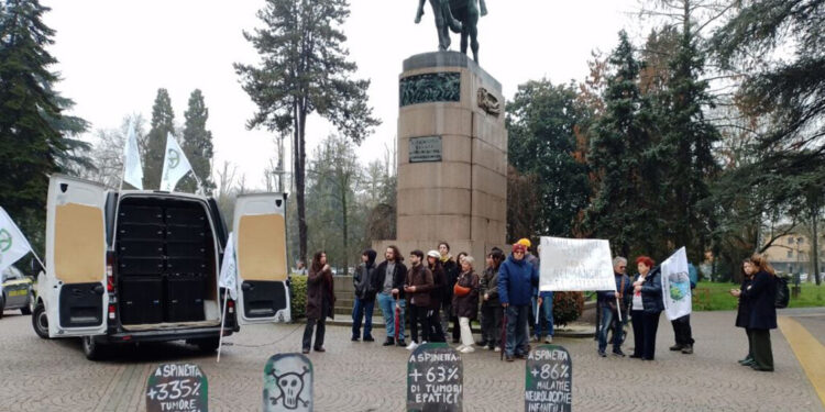 Alessandria, presidio al Tribunale durante udienza ex dirigenti Syensqo