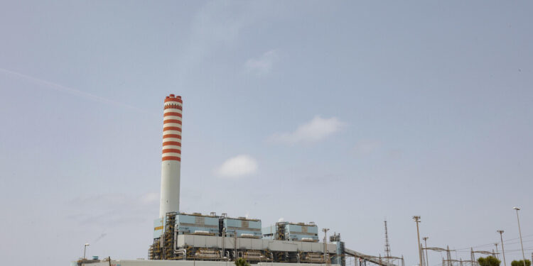 Uscita dal carbone rimandata al 2038, ok emendamento Lega a dl Bollette