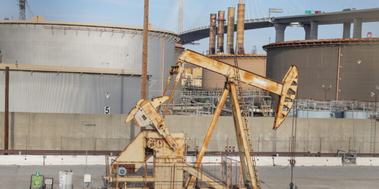 Petrolio e gas in caduta libera dopo Trump sulla fine della guerra