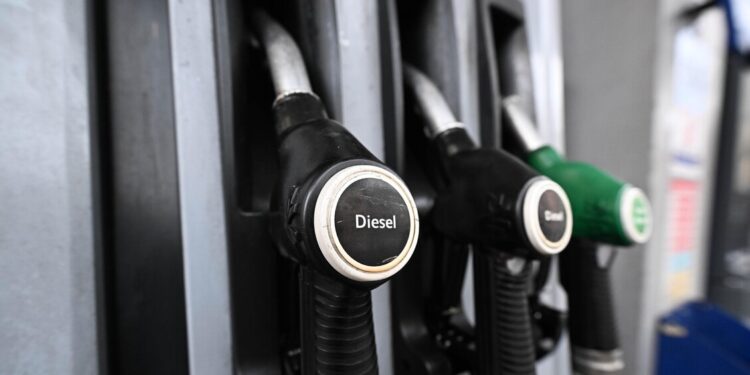 Mimit, prezzo medio gasolio a 2,02 euro, self benzina a 1,74