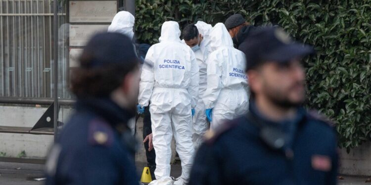 Anziano spara alla badante in casa a Milano