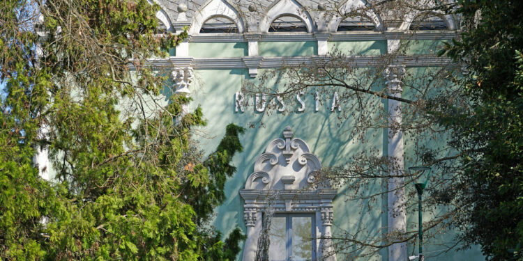 La Biennale: ‘Nessuna norma violata e rispettate le sanzioni verso la Russia’