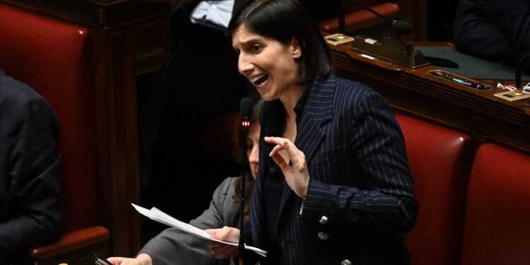 Schlein, Meloni sta facendo tutto da sola. Noi ci siamo ma posi clava