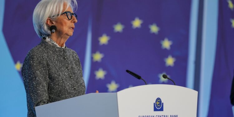 Bce, tassi bloccati ma Lagarde avverte: previsti aumenti se la guerra in Iran continuasse