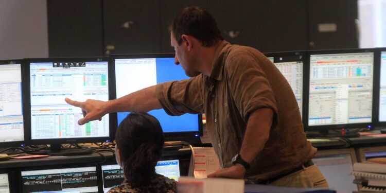 Spread Btp-Bund a 83 punti e rendimenti a 3,81%, attesa per la decisione della Bce