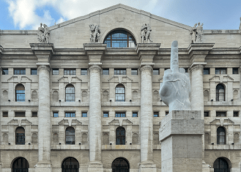 **Borsa: Piazza Affari in rosso, sprint di Campari, tonfo Nexi e Amplifon* / AdnKronos