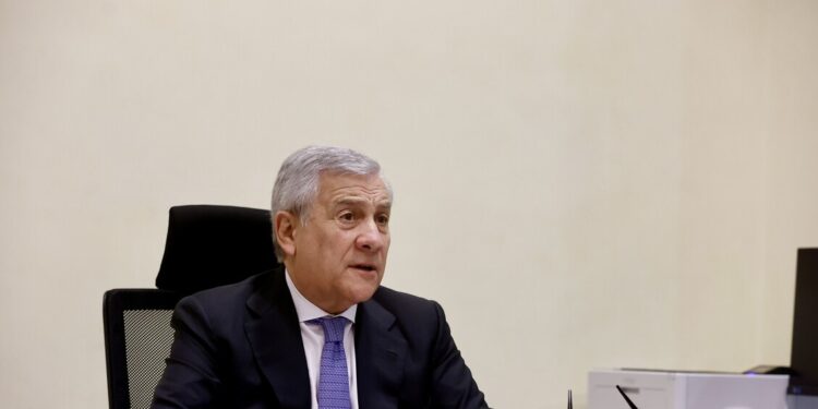 Tajani, le sanzioni a Mosca vanno assolutamente mantenute