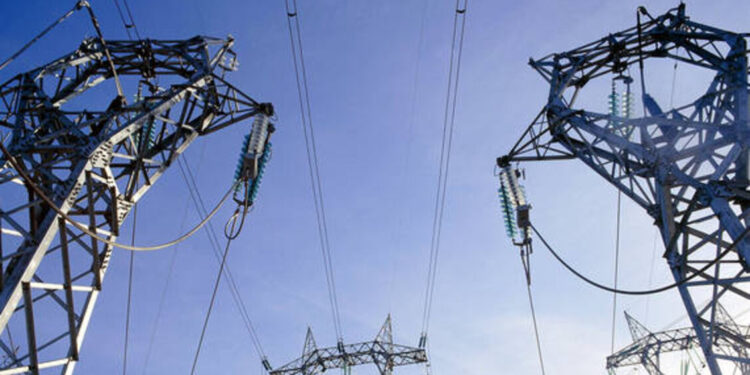 Sale ancora aumento gas e luce con guerra più lunga, 402 euro in più