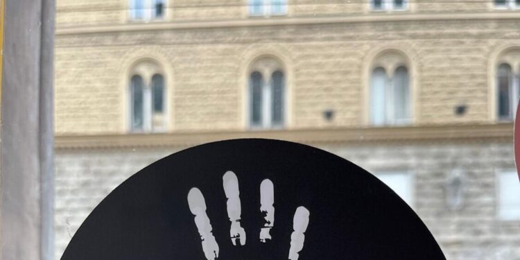 Fastweb + Vodafone, nei negozi attivo il supporto per le donne vittime di violenza