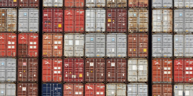 Istat, a gennaio export in calo del 4,6%, import -7,4%