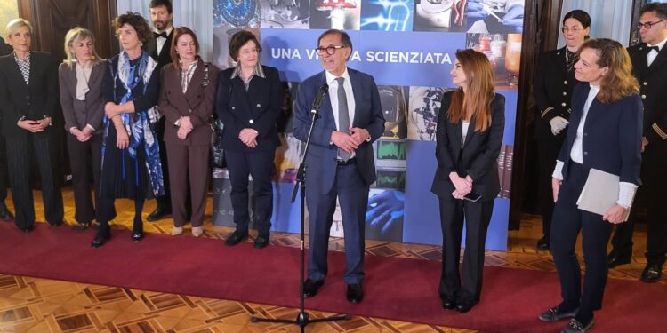 La Russa inaugura mostra su scienziate italiane: “Grazie a lungimiranza Diana Bracco”