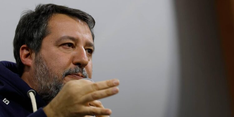 Iran, Salvini convoca compagnie petrolifere: “Mi aspetto impegni”. E sulla guerra: “Italia non coinvolta”