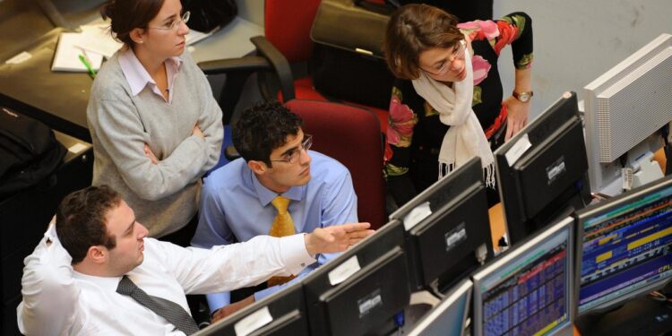 Spread record a 92 punti, perché sta aumentando e cosa cambia per i Btp