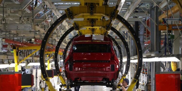 Stellantis, partnership con Xiaomi e Xpeng per l’Europa? Il gruppo smentisce scorpori