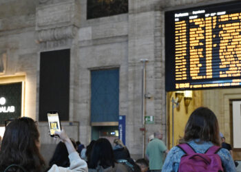 Urto tra due treni, circolazione ferroviaria sospesa tra Milano e Genova