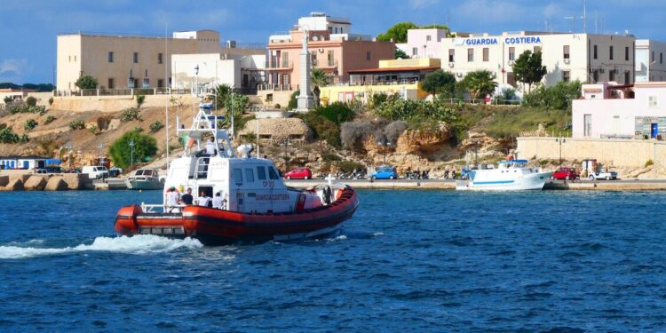 Superstiti del naufragio, ‘sono 80 i dispersi’