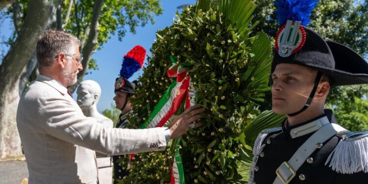 25 aprile: Giuli rende omaggio a Lauro De Bosis nel giorno della Liberazione