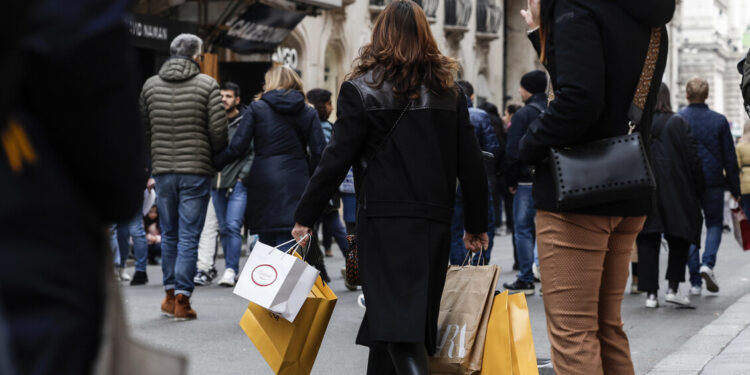 Confcom, nel terziario mezzo milione di lavoratori mancanti entro 10 anni