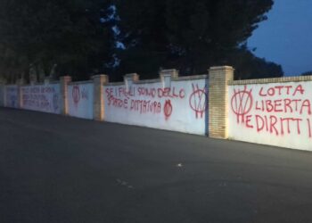 Famiglia nel bosco, scritte contro giudici e assistenti sociali a Vasto