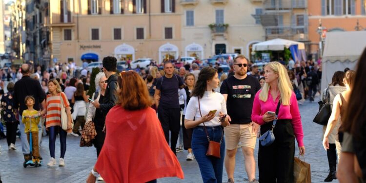 Confesercenti-Cer, con choc energia dimezzati nel 2026 aumenti di pil e consumi