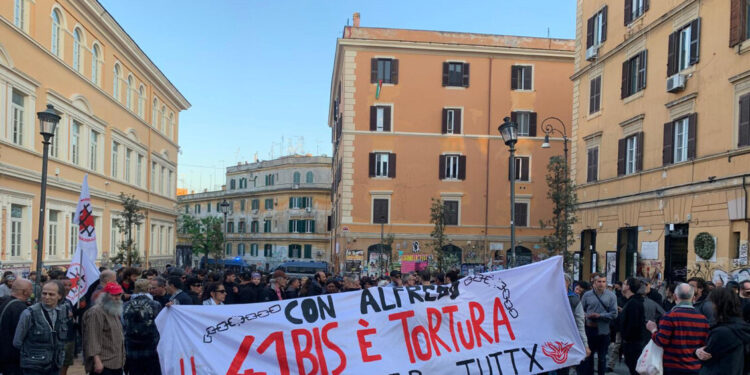 Meloni, vicina ad agente ferito, non arretriamo davanti a chi semina violenza