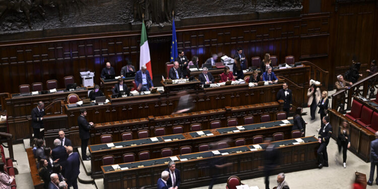 Alla Camera maratona notturna sul decreto sicurezza, alle 11.30 il voto finale