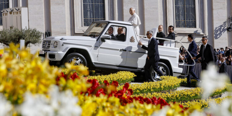 Il Papa, viviamo frequenti violazioni del diritto internazionale