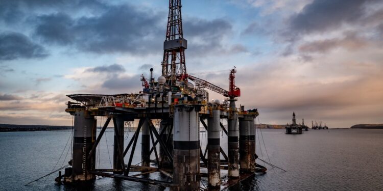 Emirati Arabi fuori dall’Opec+, gli effetti sul prezzo del carburante in Italia