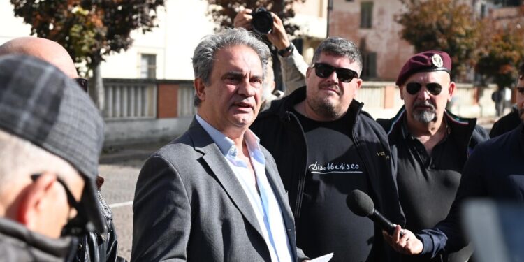 Leader Fn, ‘insanabili incompatibilità dopo coro ‘Bella ciao’, trasferire processo’