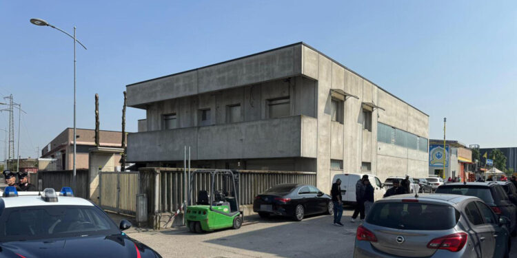 Duplice omicidio, un testimone ‘il killer si è inginocchiato e poi ha sparato’