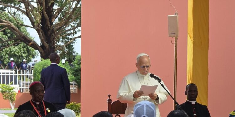 Il Papa in Angola, ‘la cura dei fragili segna la qualità di un paese’