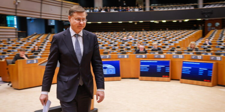Dombrovskis, per sospensione Patto serve grave recessione e non ci siamo