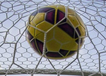 Arbitra 16enne fischia rigore, i suoi familiari aggrediti dai tifosi