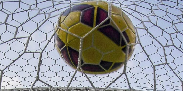 Arbitra 16enne fischia rigore, i suoi familiari aggrediti dai tifosi