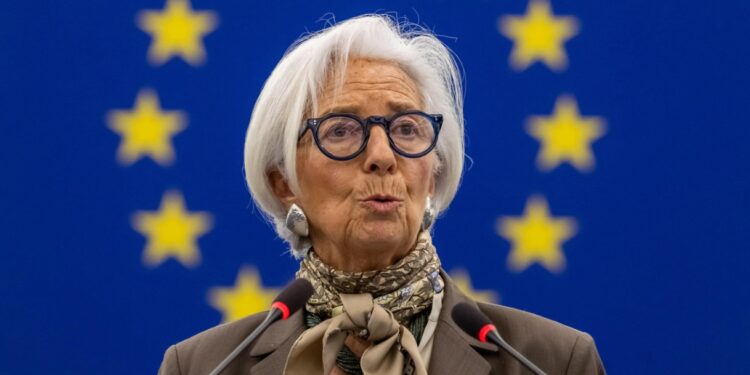 BCE, Lagarde non esclude alcuna opzione su tassi d’interesse