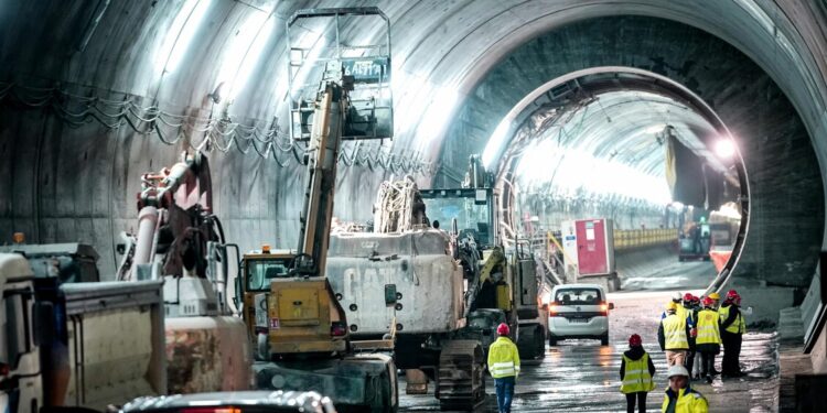 Alstom paga il treno ai cantieristi per tornare a casa tutti i weekend